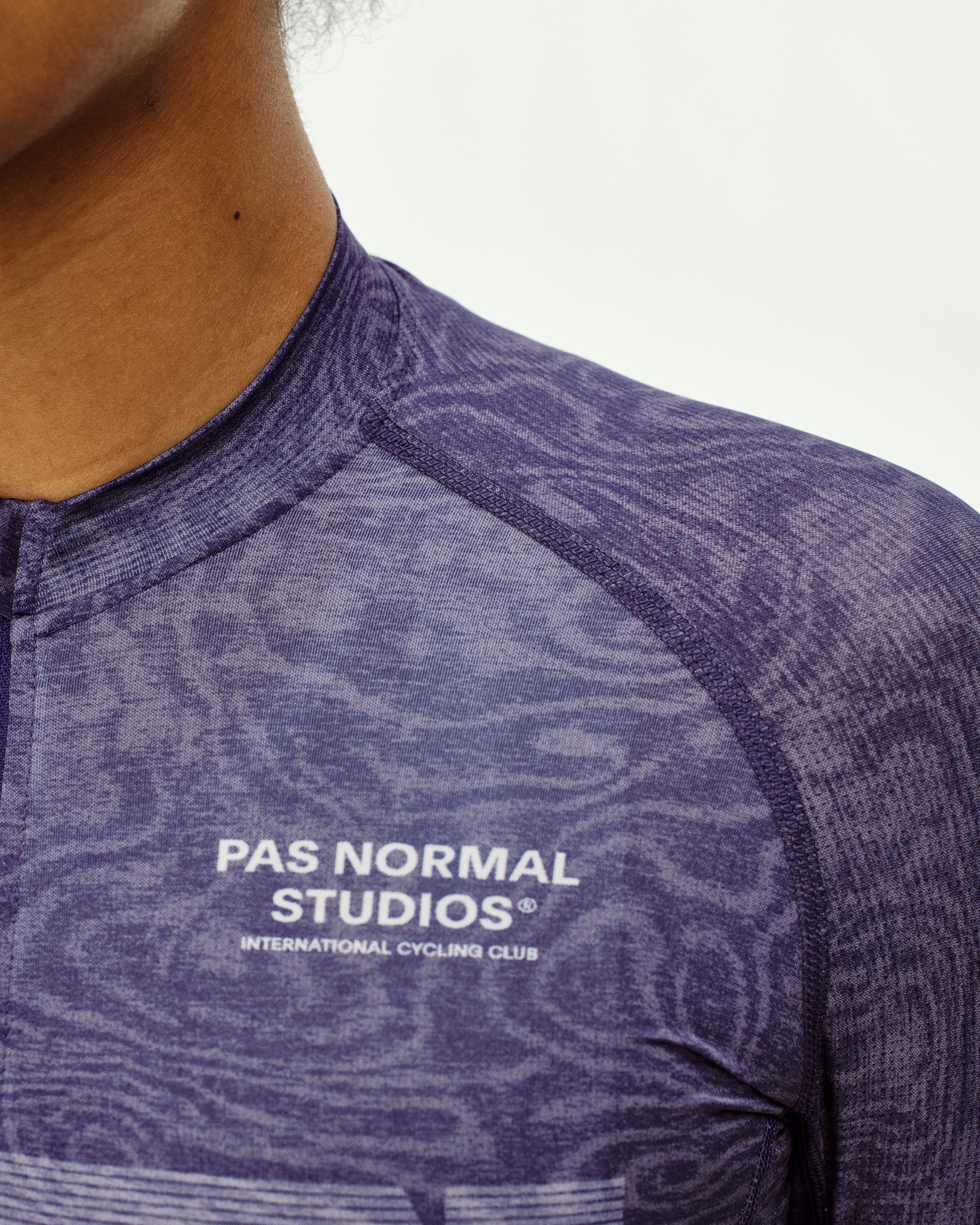 WOMEN'S MECHANISM LOGO JERSEY - AOP RTN DARK PURPLE