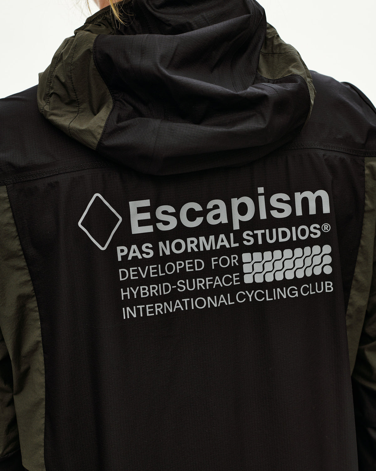 ESCAPISM HOODED LIGHTWEIGHT JACKET - BLACK