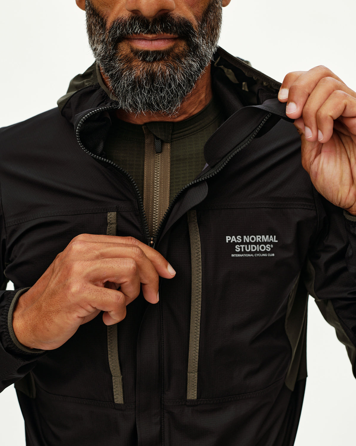 ESCAPISM HOODED LIGHTWEIGHT JACKET - BLACK
