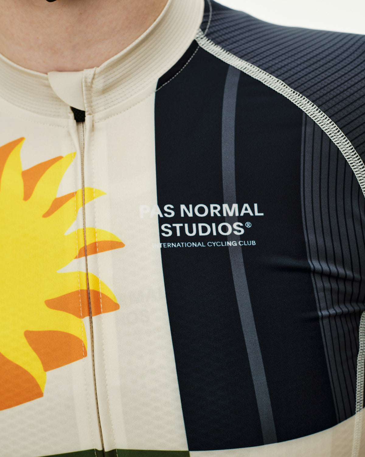 WOMEN'S MECHANISM JERSEY - AOP INTERNATIONAL SAND