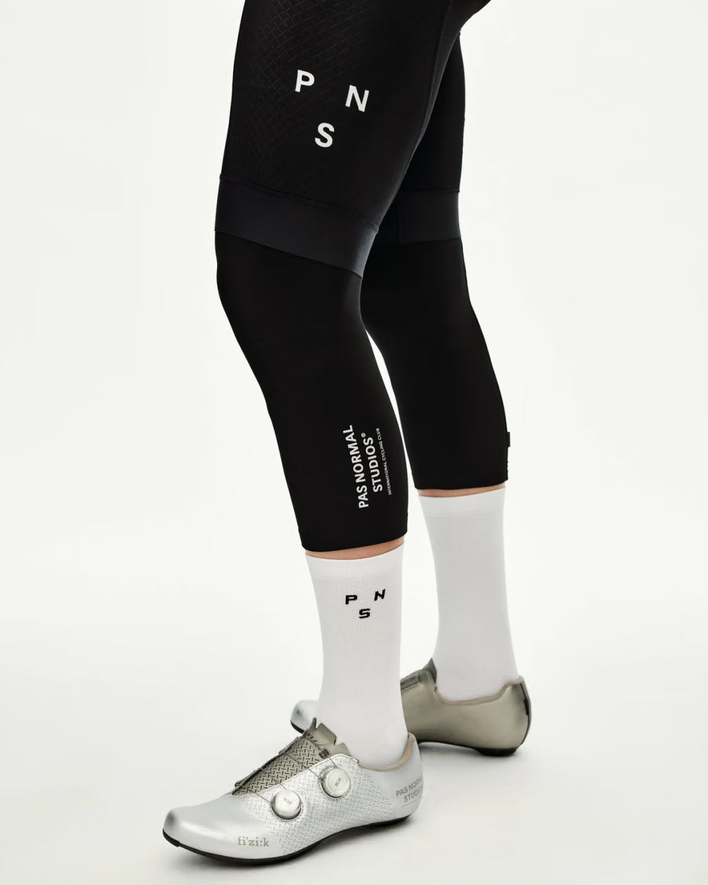 LOGO KNEE WARMERS - BLACK