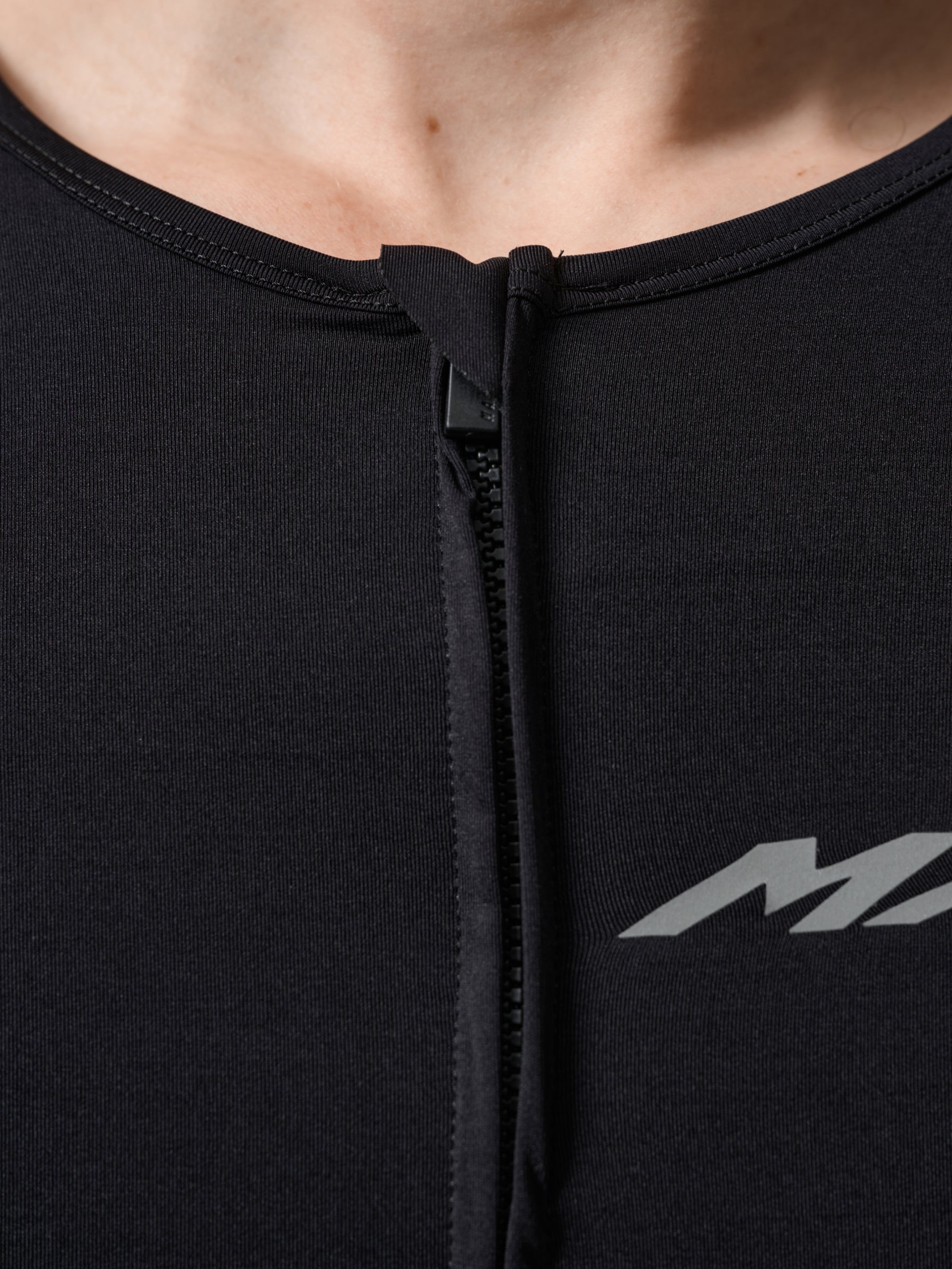 Pro Emerge LS Jersey in Crater: Bonded finishes creating streamlined look.