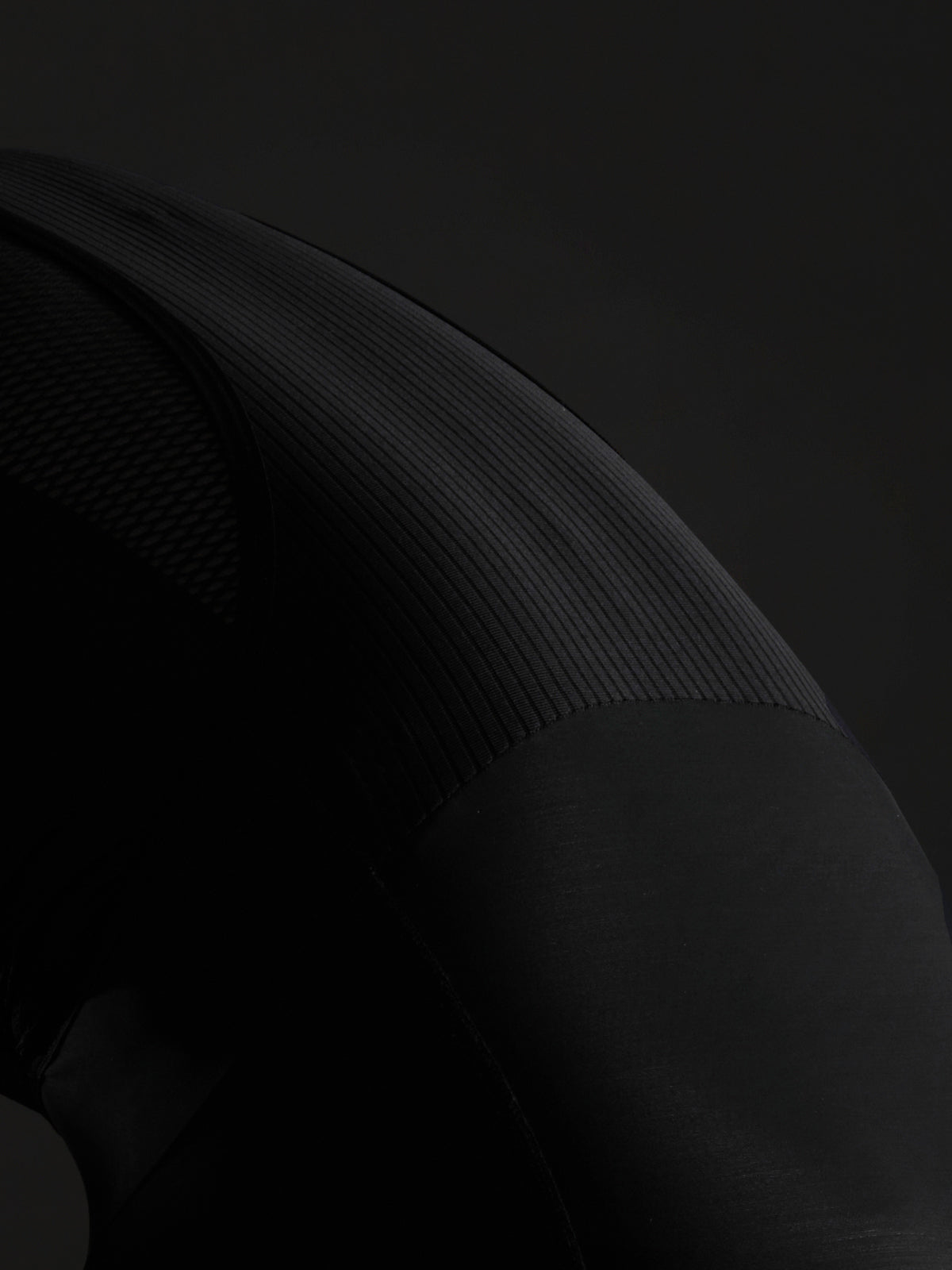 Team Bib Evo in Warm Iron: A high airflow back mesh offers maximum breathability for when the tempo rises.
