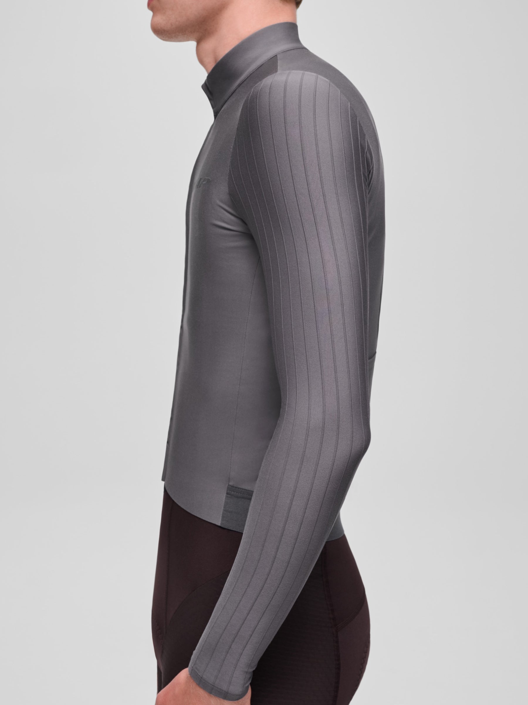 Pro Aero Thermal LS Jersey in Meteorite: Bonded front zip guard to keep warmth in and comfort a priority.