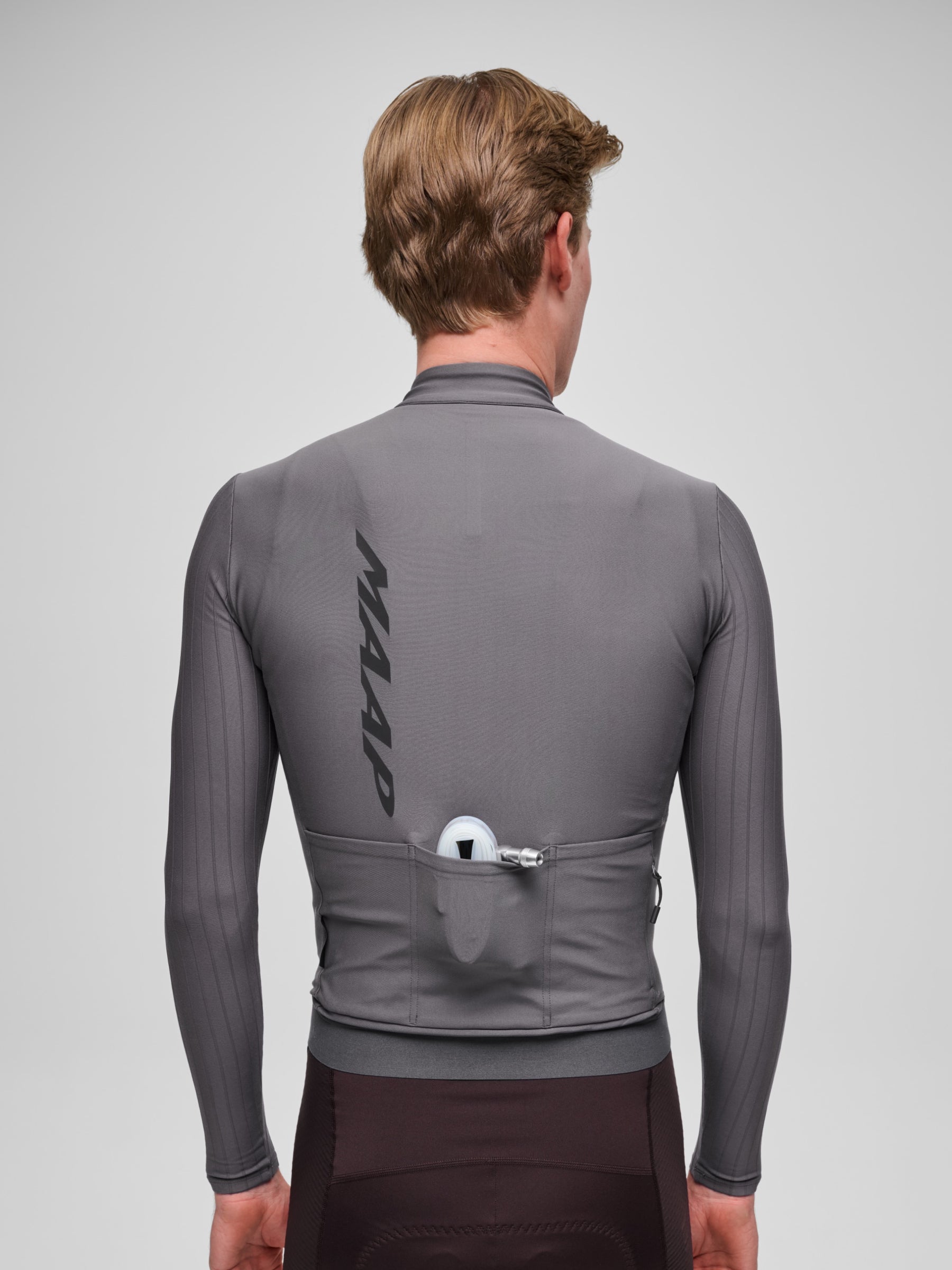 Pro Aero Thermal LS Jersey in Meteorite: Bonded finishes creating streamlined look.