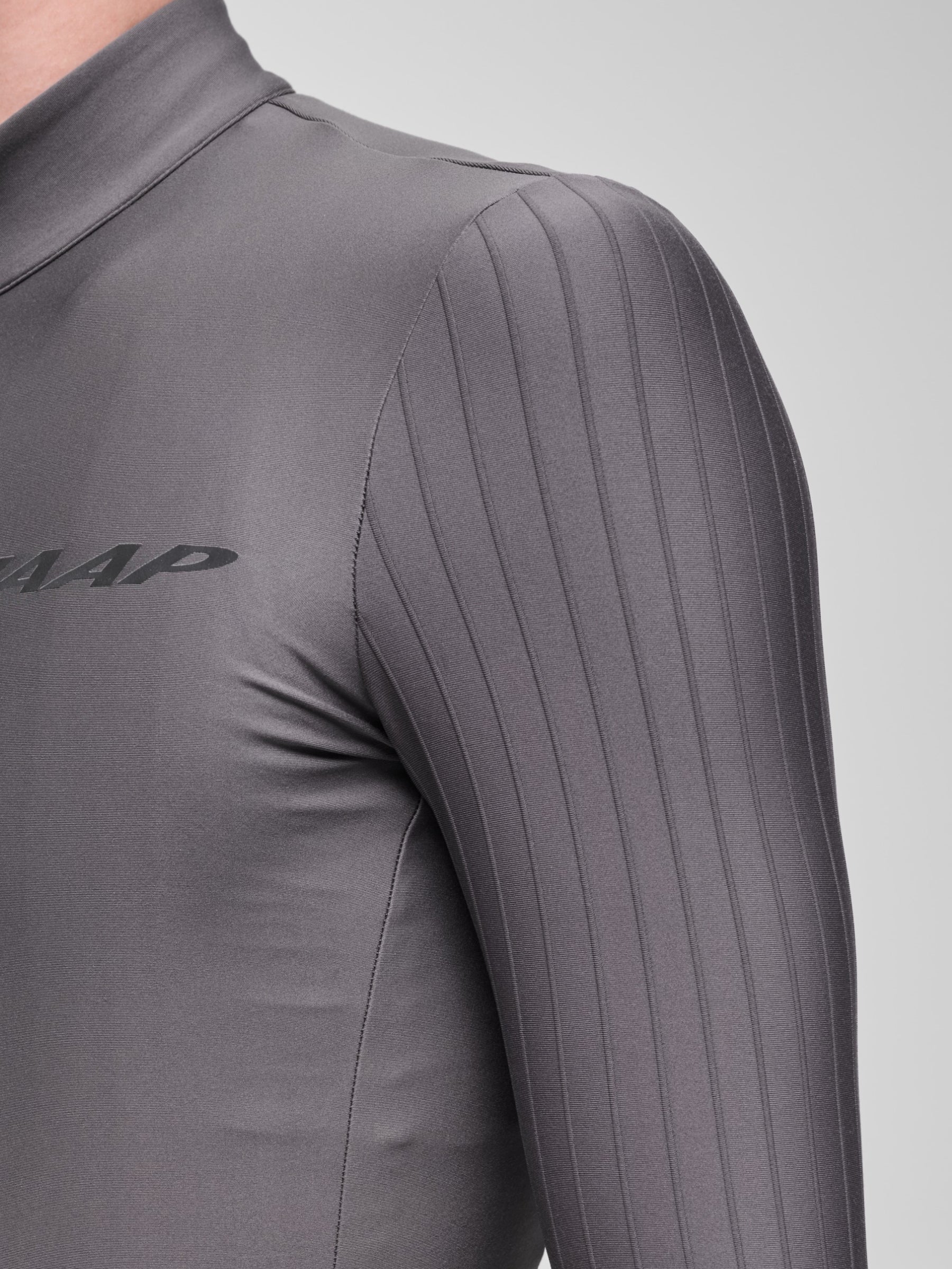 Pro Aero Thermal LS Jersey in Meteorite: product image 6