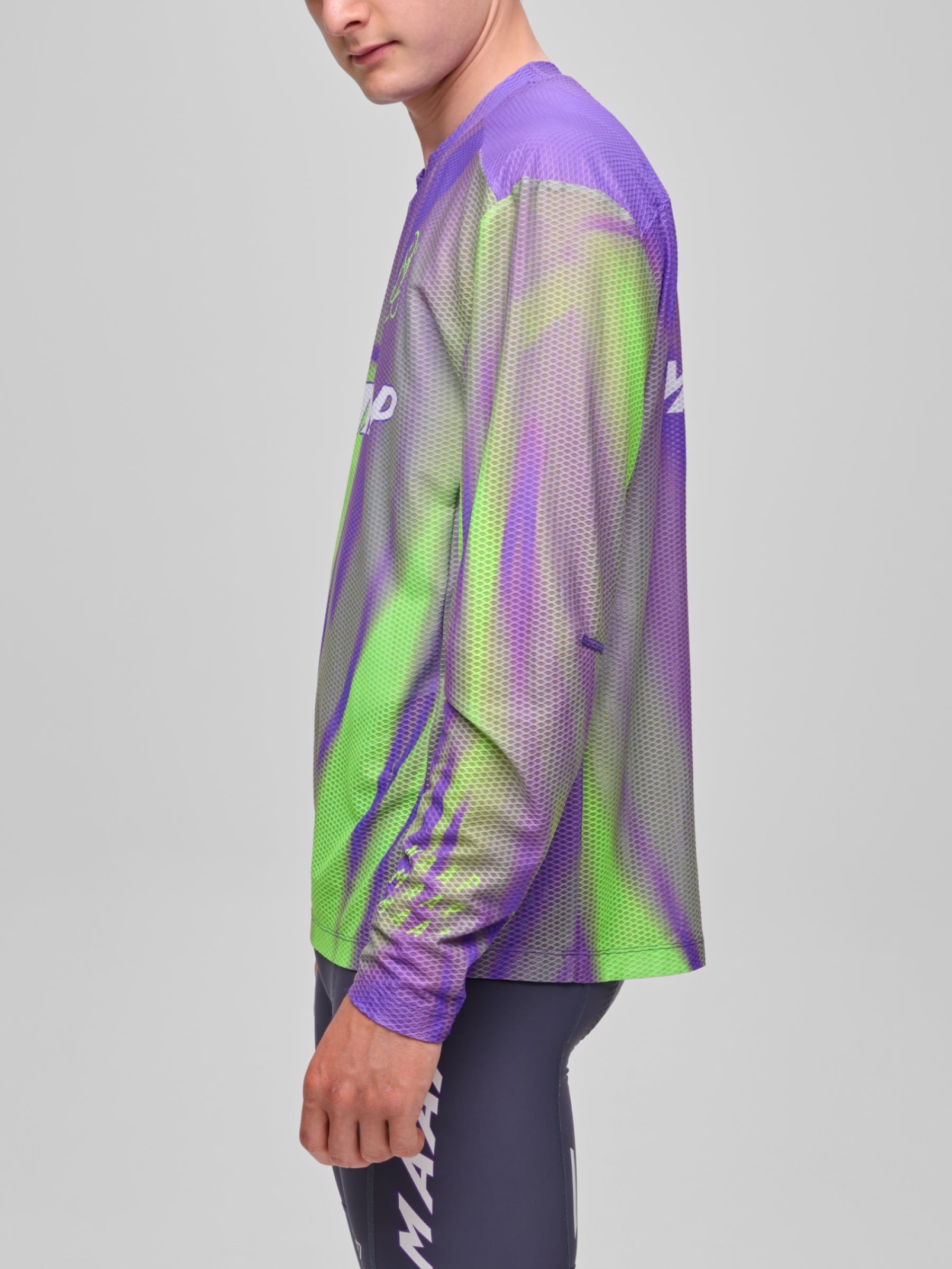 WORLDTOUR 26 MESH LS TEE - BLACKOUT GLOW