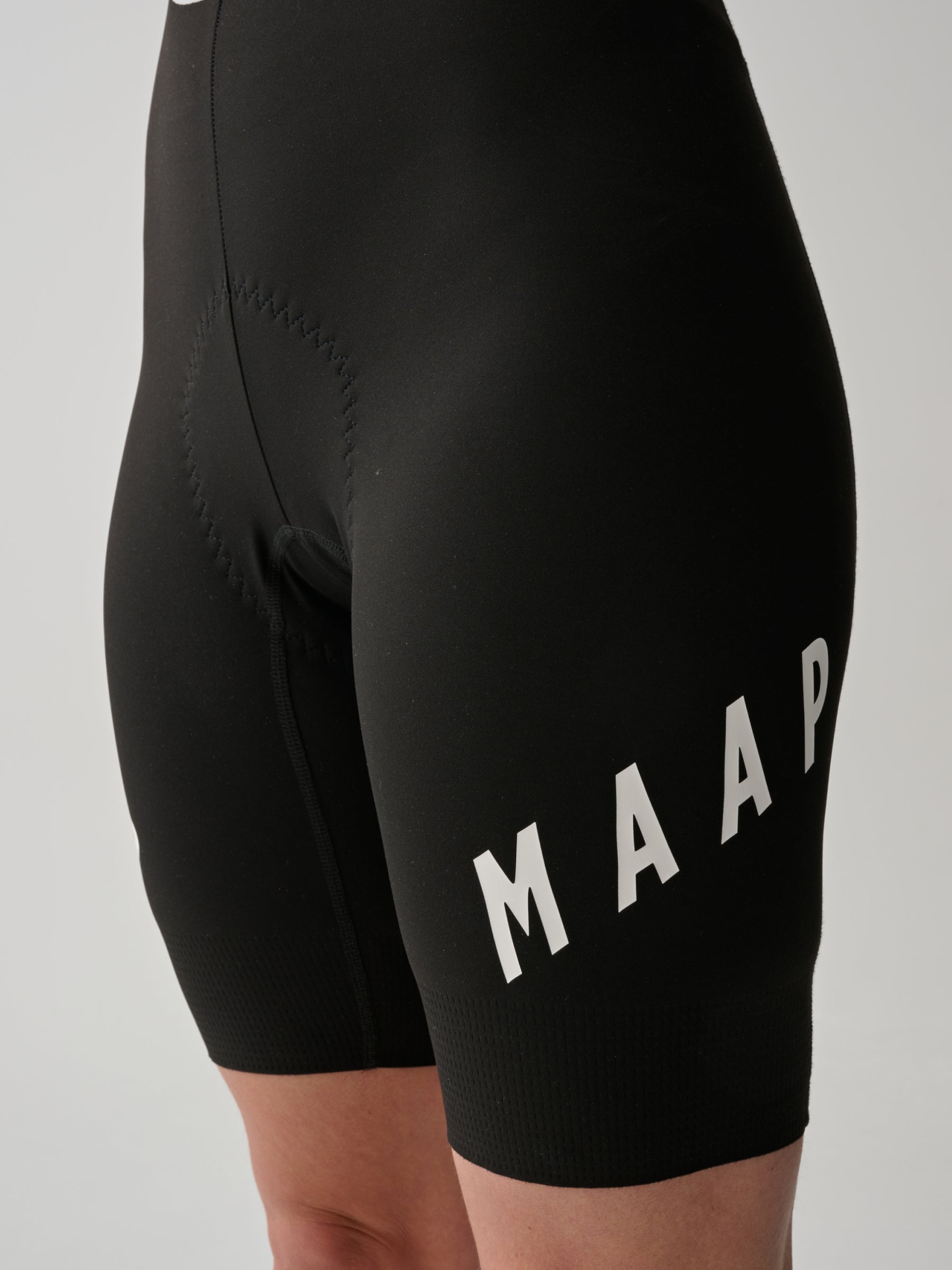 WOMEN'S AEON BIB SHORT - BLACK/WHITE