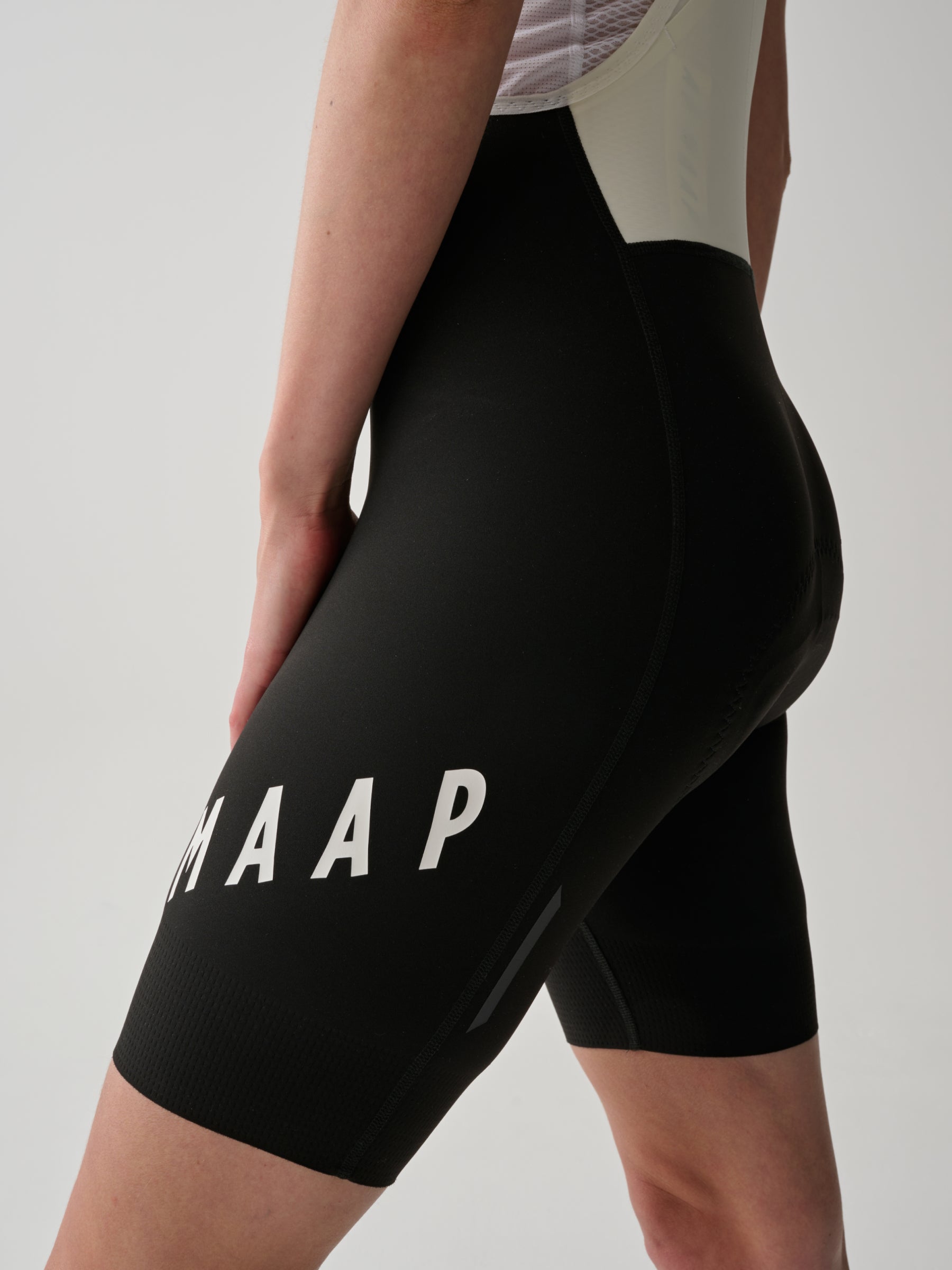 WOMEN'S AEON BIB SHORT - BLACK/WHITE
