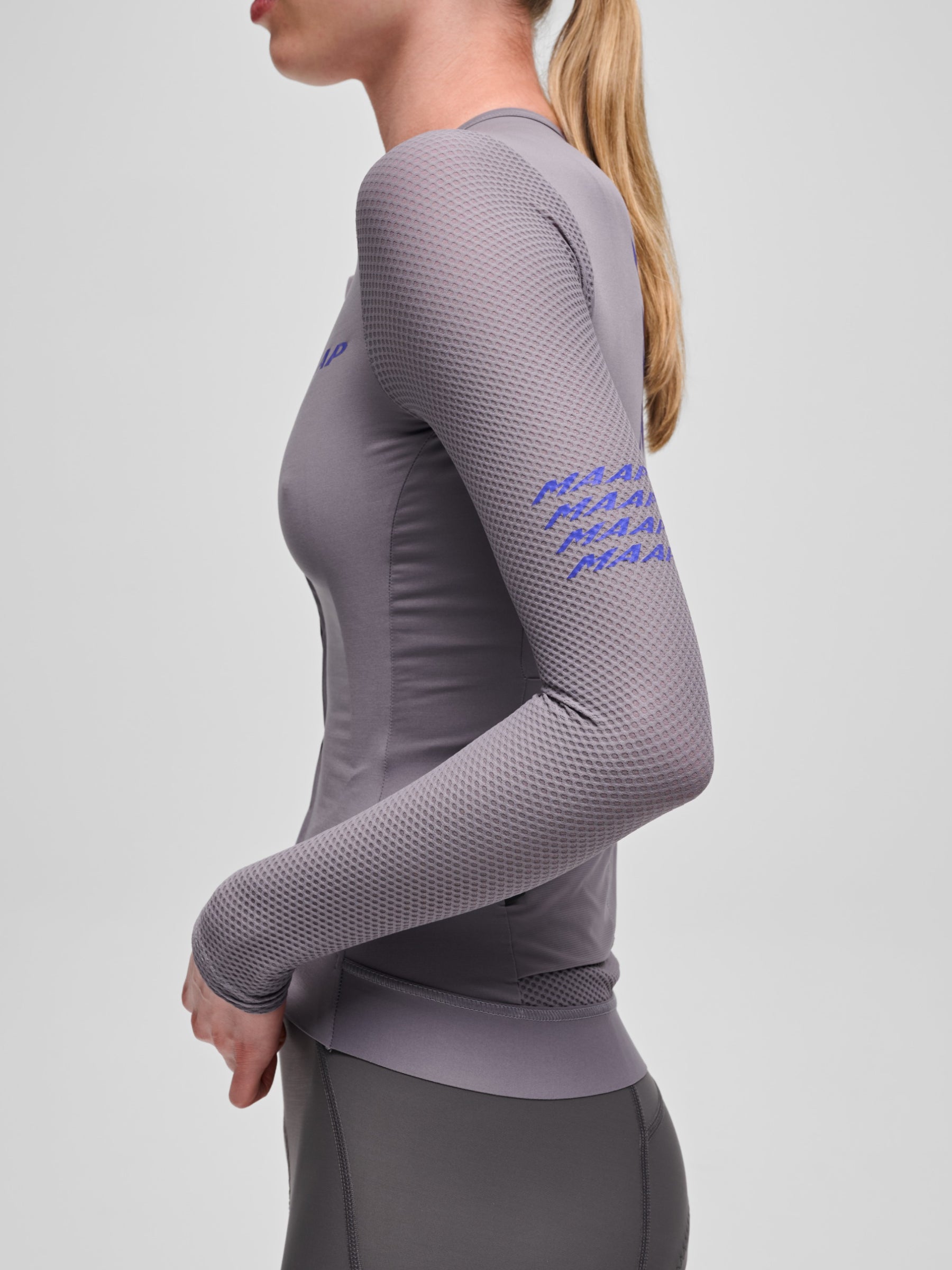 Women's Pro Emerge LS Jersey in Anthracite: product image 3