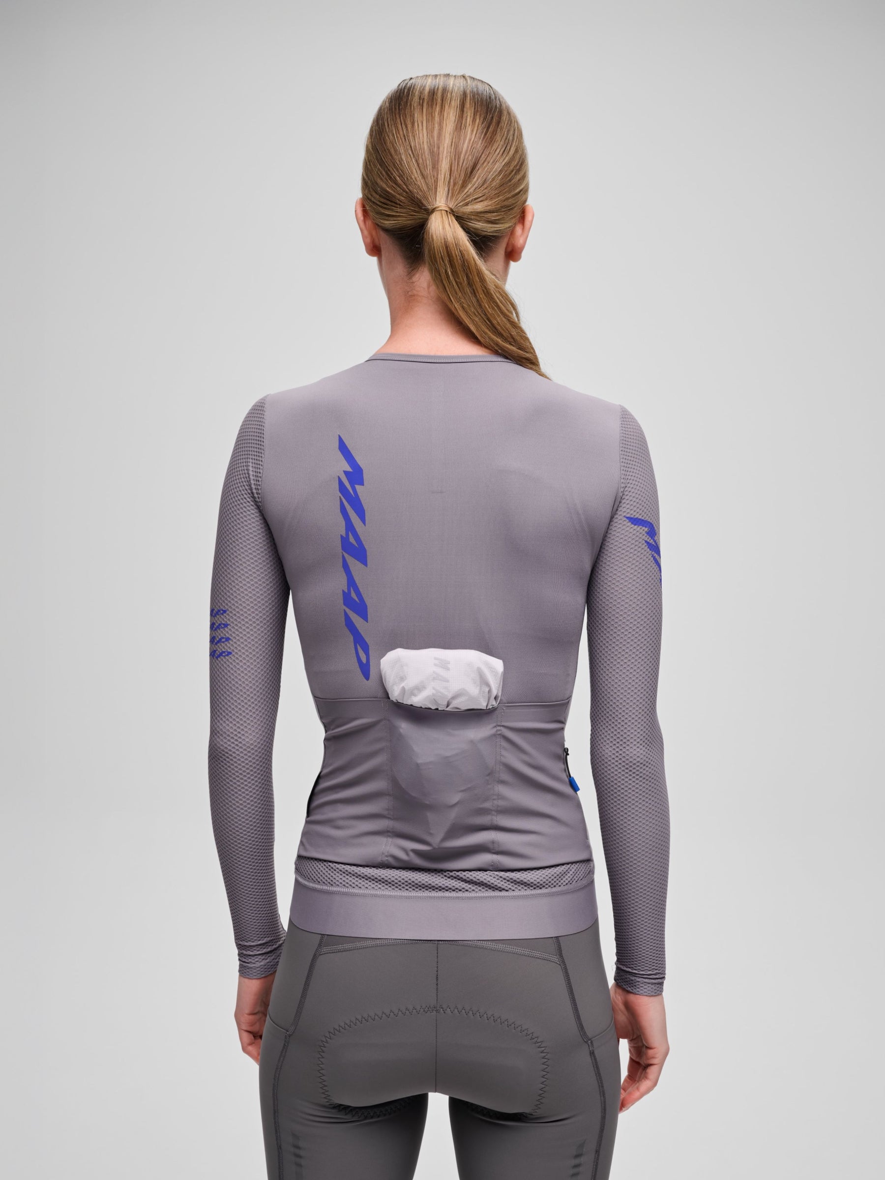 Women's Pro Emerge LS Jersey in Anthracite: product image 4
