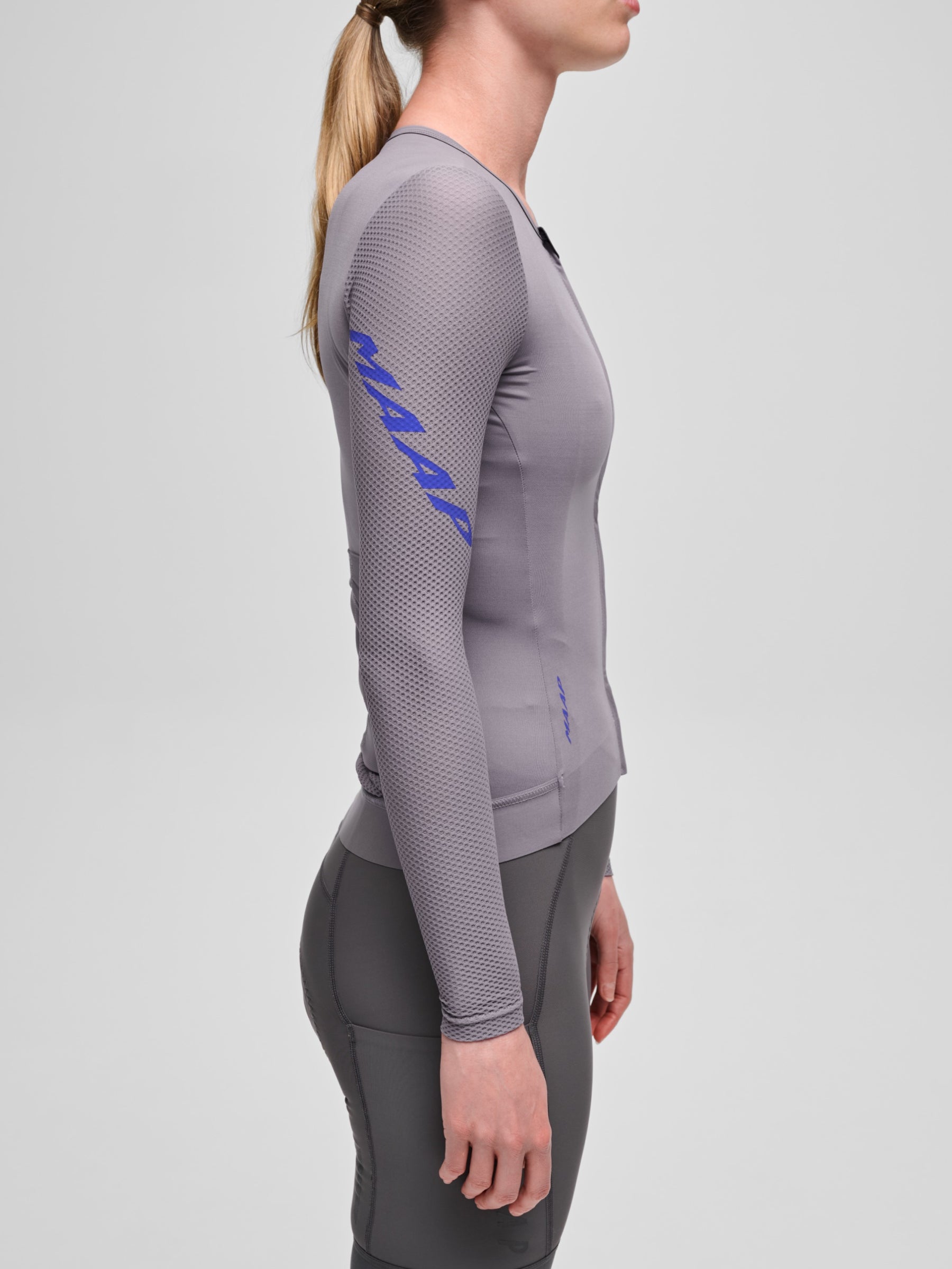 Women's Pro Emerge LS Jersey in Anthracite: product image 5