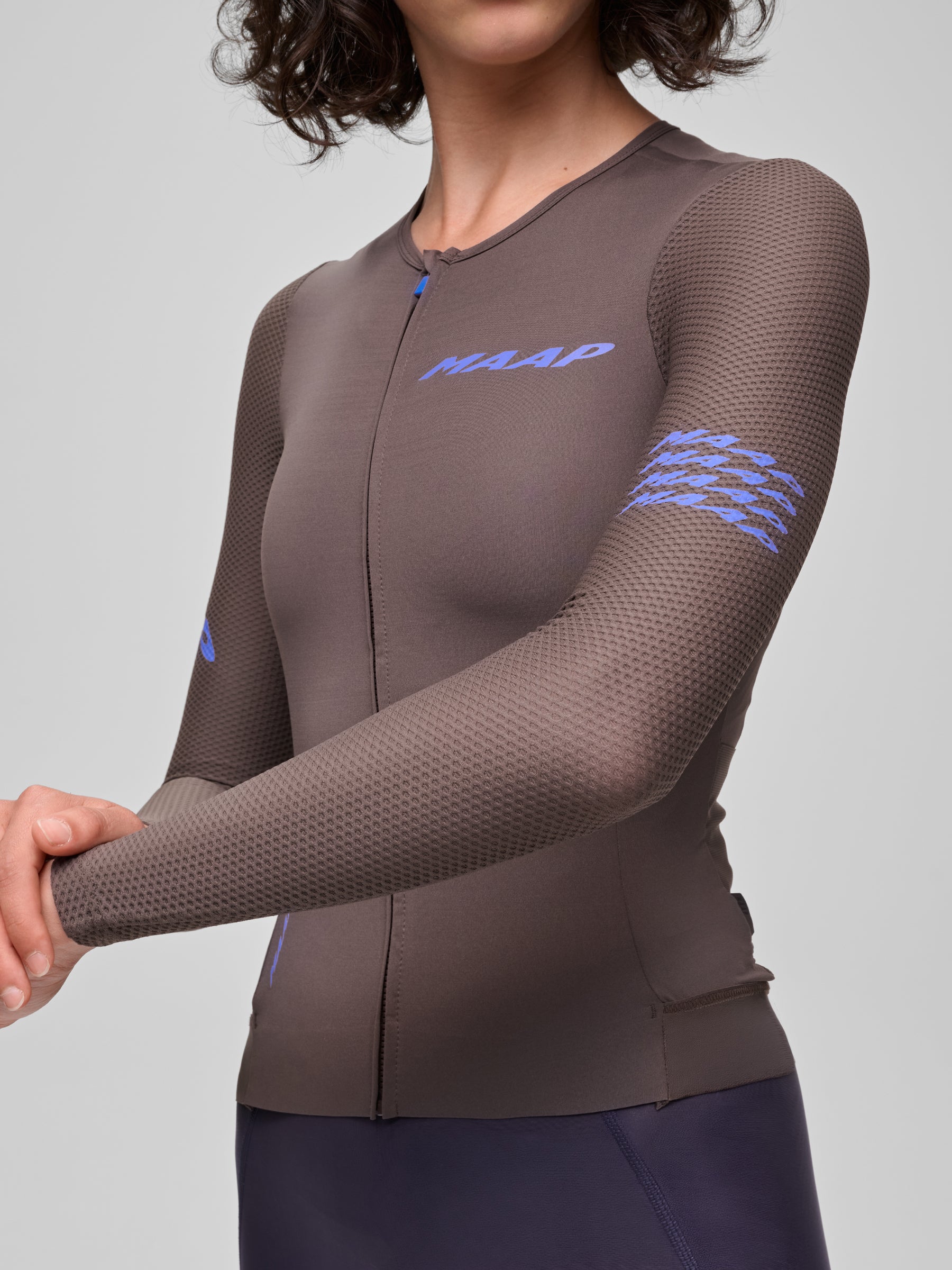 WOMEN'S EMERGE LS JERSEY - BROWN UMBER