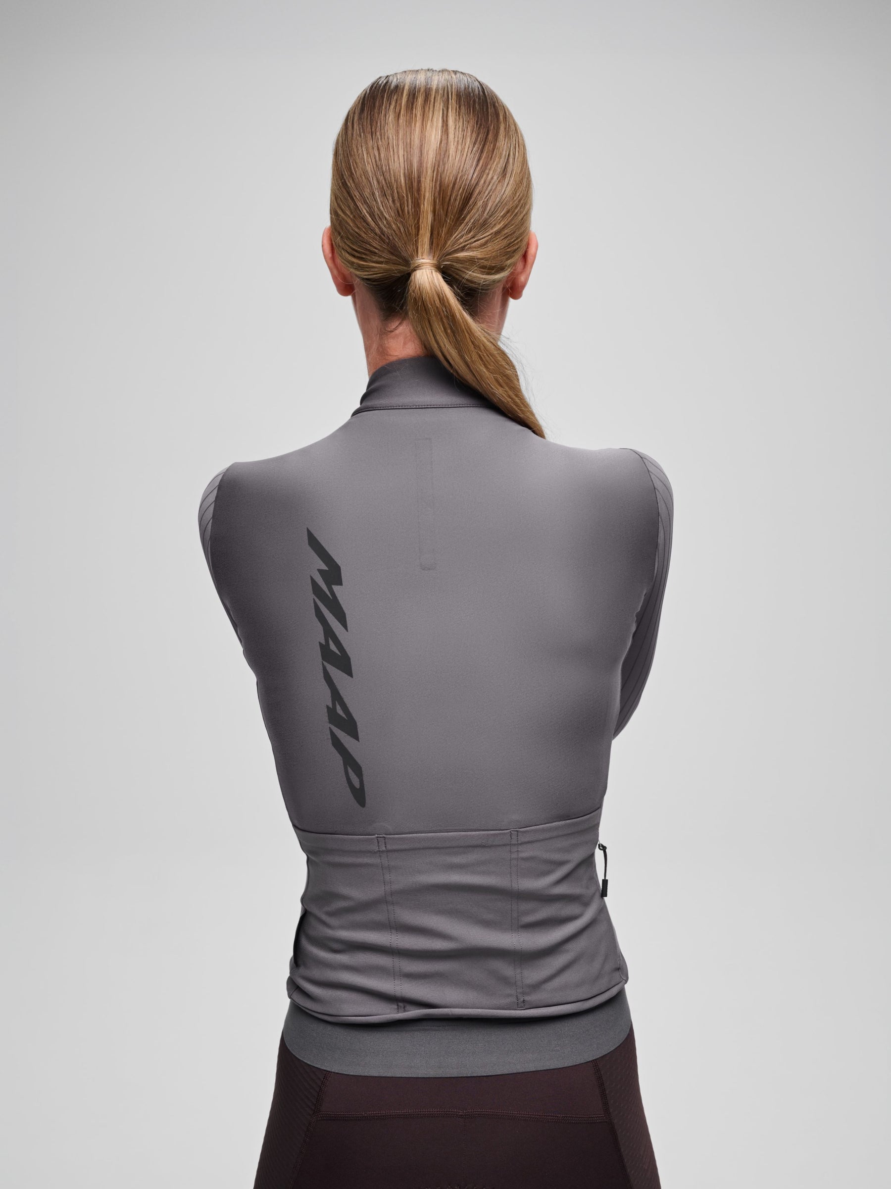 Women's Pro Aero Thermal LS Jersey in Meteorite: Bonded finishes creating streamlined look.