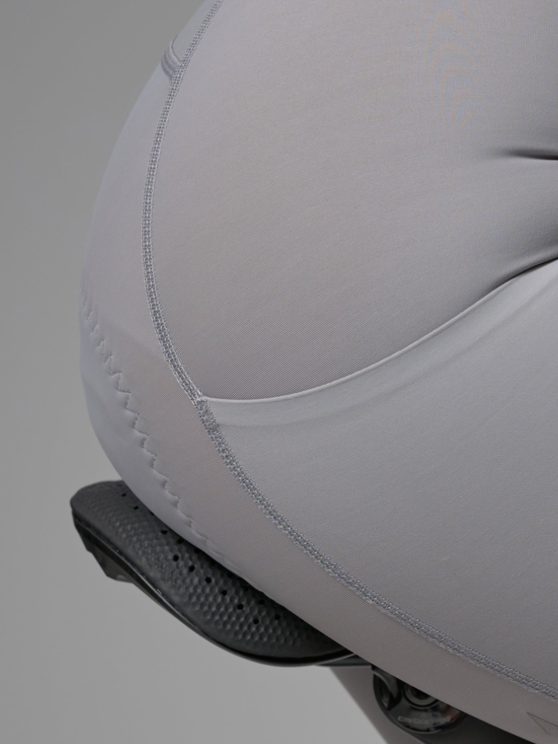 Team Bib Evo Cargo in Charcoal Plum: Long-lasting wear with optimal stretch, recovery and shape retention throughout the main